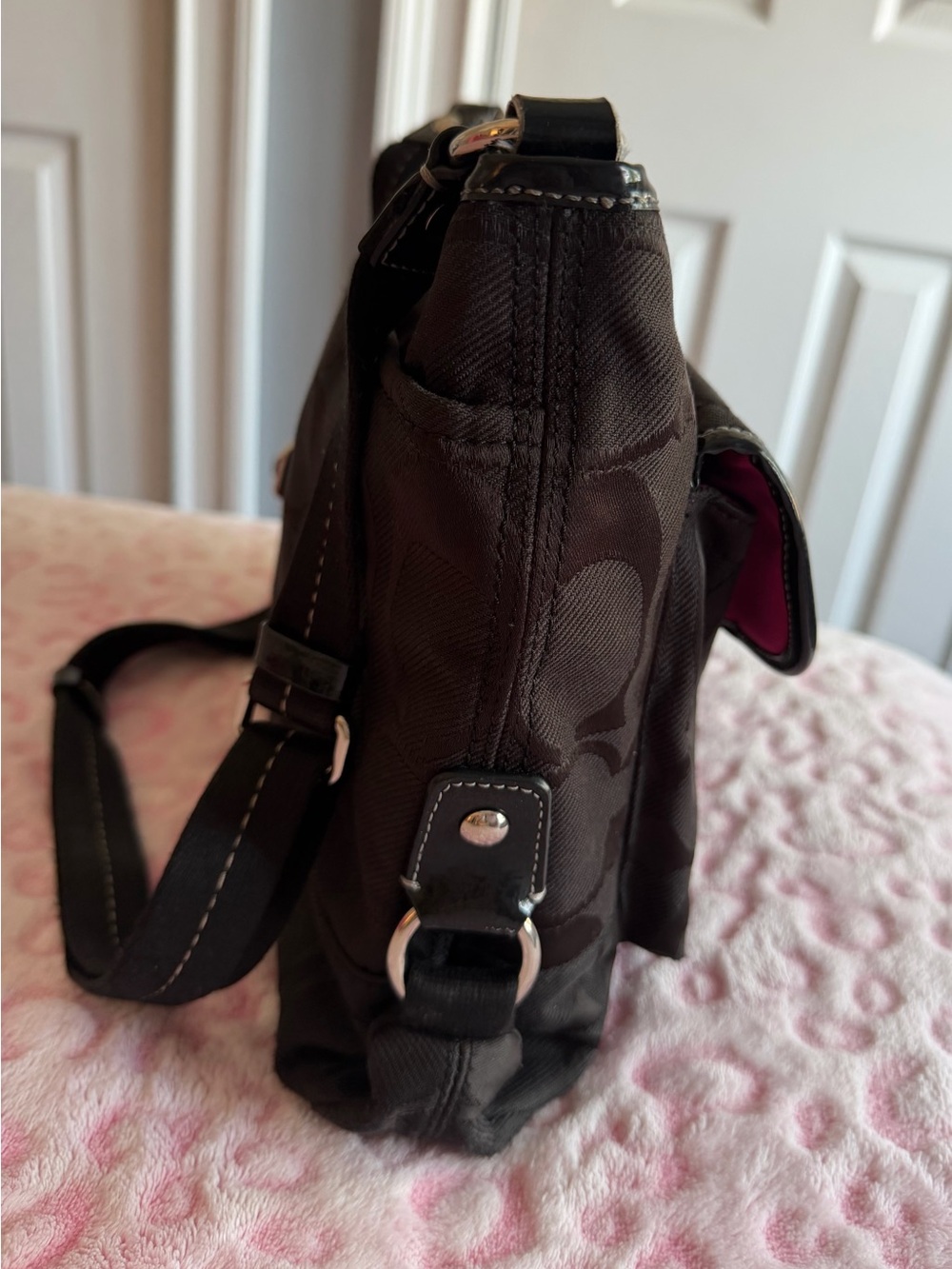 Coach Signature Crossbody Bag
Medium Black Y2K Jacquard Kyra - Picture 4 of 10